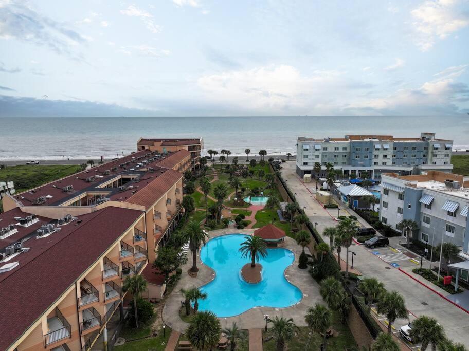 Baca Beach Escape I - 3 Pools - Pet Friendly - B&B