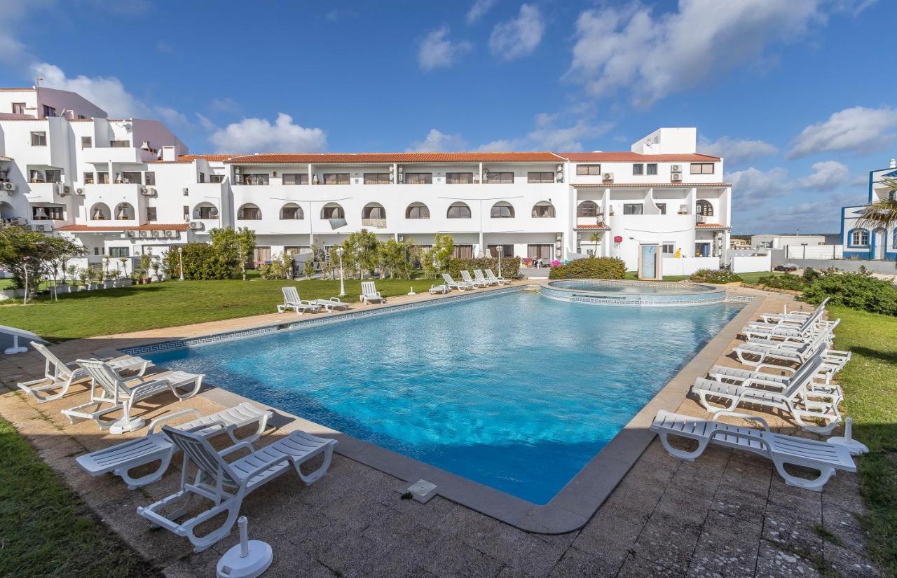 B&B Sagres - Special May14 to May29 - Enjoy direct access to pool from our outdoor patio with BBQ Grill, 3 minutes to the Beach - Bed and Breakfast Sagres