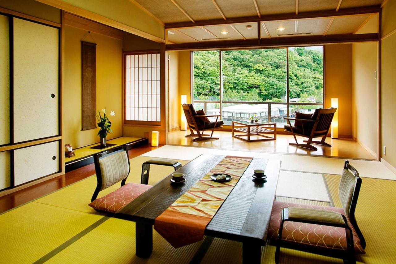 Designer's Japanese-Style Family Room with Open-Air Bath【Yukyu】