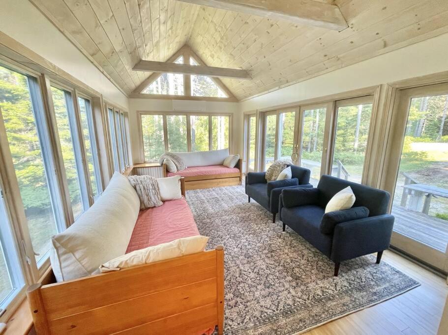 Quiet Family Friendly Home w/ Backyard [Owls Nest] - B&B
