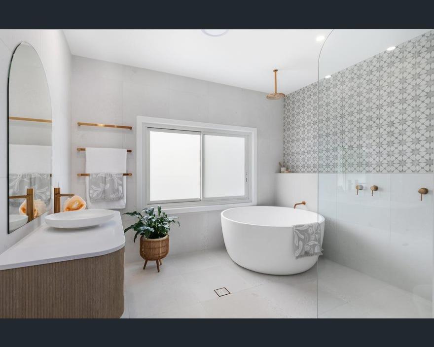 Ocean Lake Oasis - Ferienwohnung