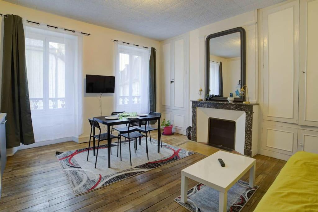 Le Baldaquin quartier cathédrale-marais - Bed and Breakfast