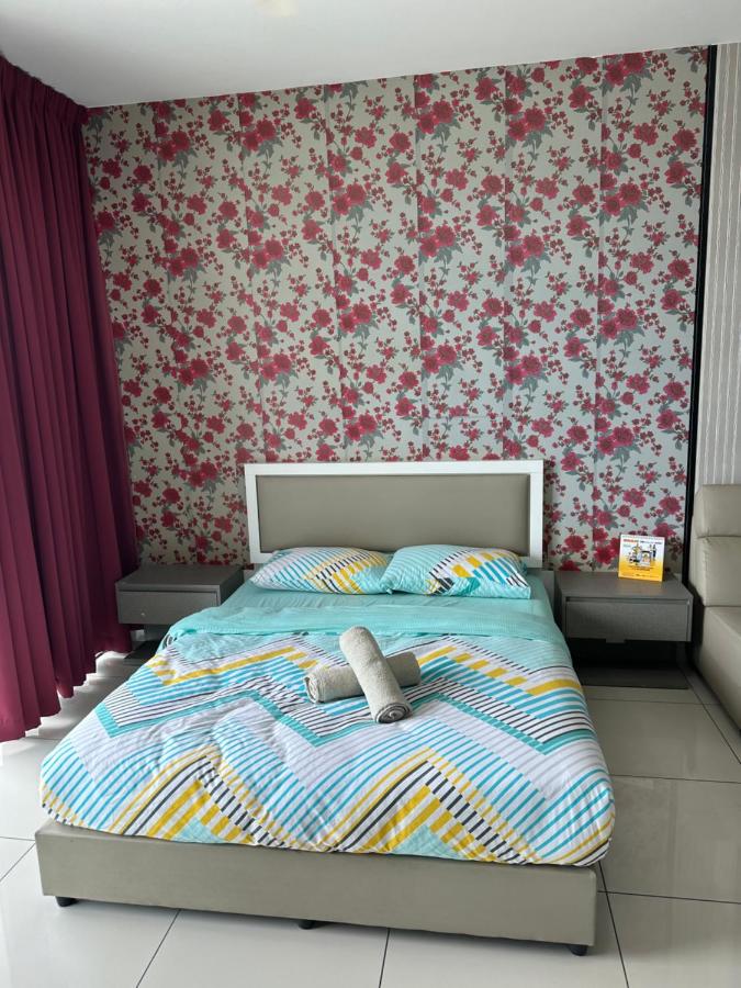 666 Evo Bangi with NETFLIX FREE WIFI - B&B