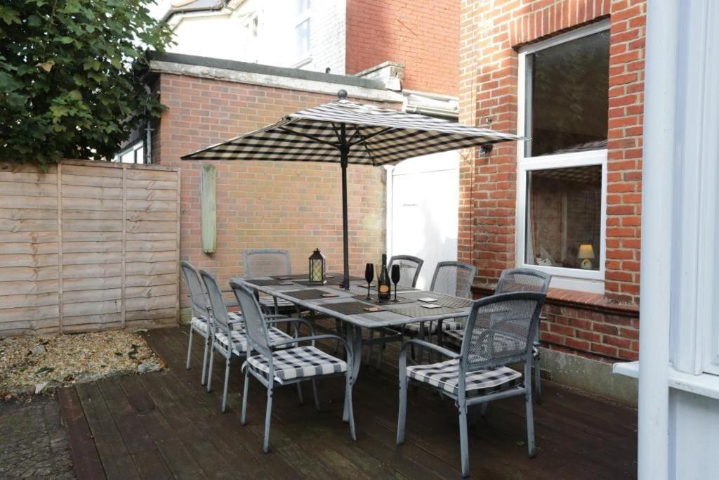 PEMBROKE by BOURNECOAST - A Large Six Bedroom Holiday Home Near the Sandy Beaches and Shops - HB8380 - Chambres d'hôtes Bournemouth