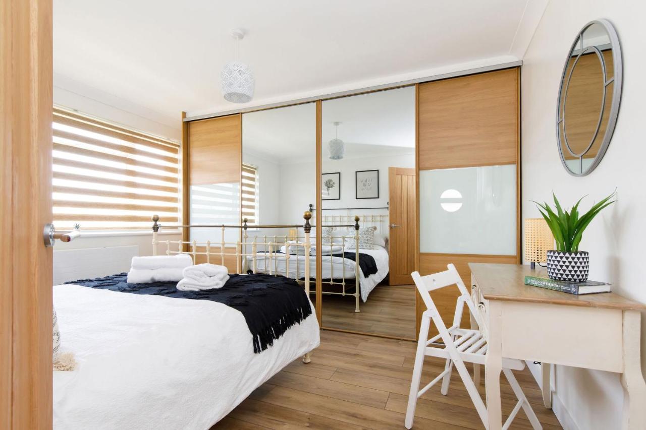 Charming Bolthole 400m to Beach - Ferienwohnung