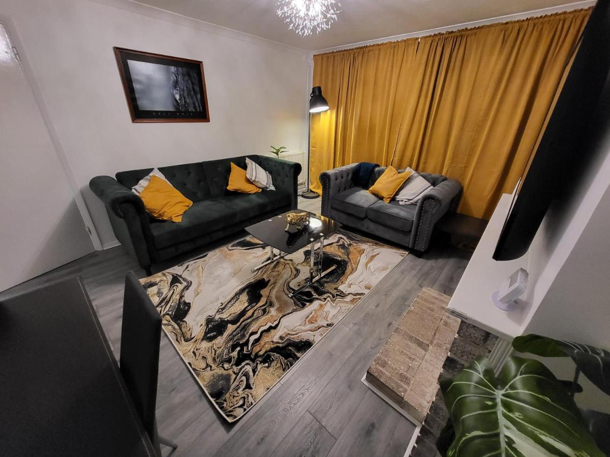 B&B Grays - Cosy 2 Bedroom flat in Grays - Bed and Breakfast Grays