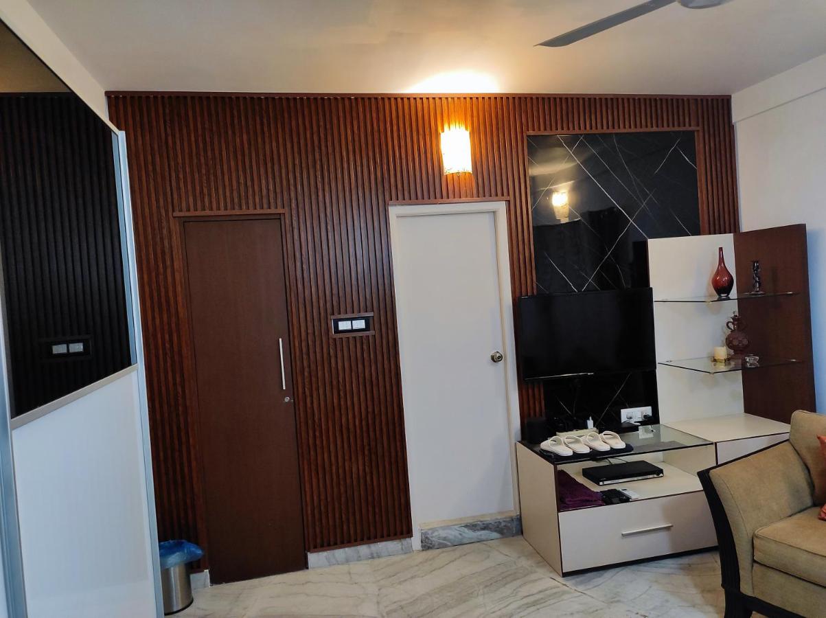 Chambre Lit Queen-Size - Vue sur Piscine