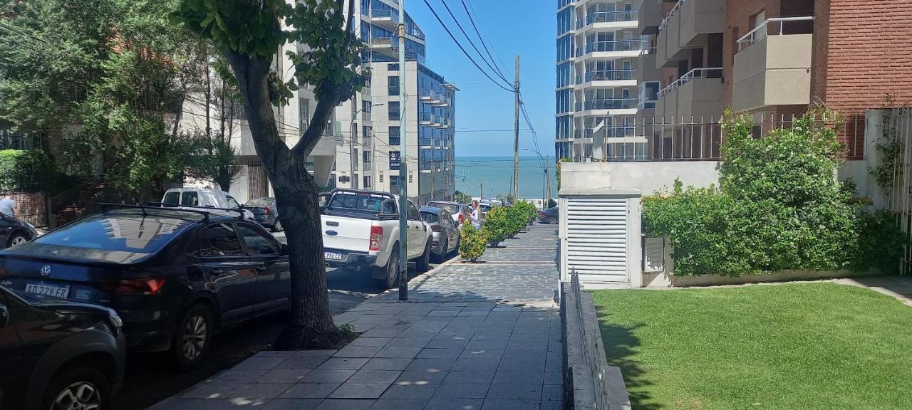 Playa Grande 2 ambientes en Peña y Alem, solo familias y parejas - Chambres d'hôtes Mar del Plata
