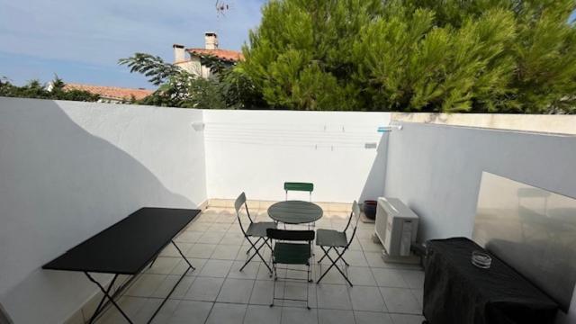 Bel Appartement climatisé, tout équipé, avec terrasse, à 5 minutes des plages - Chambres d'hôtes Saintes-Maries-de-la-Mer