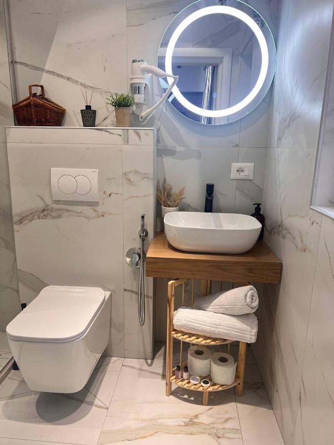Bllok Scandi Apartments 2 Self -check-in - B&B