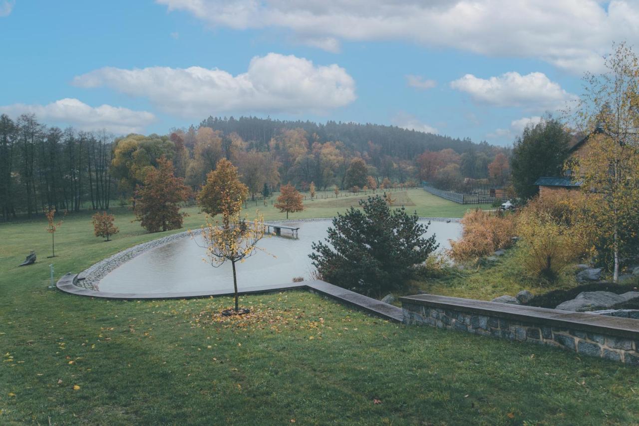 Chalupa s vlastním koupáním a rozlehlou zahradou - Bed and Breakfast Varvažov