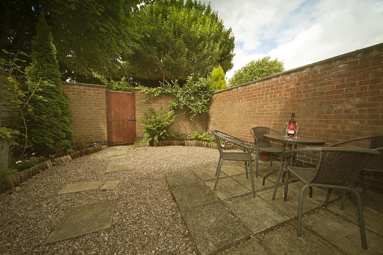 Grayz Townhouse - Free onsite parking for 2 cars - Bed and Breakfast