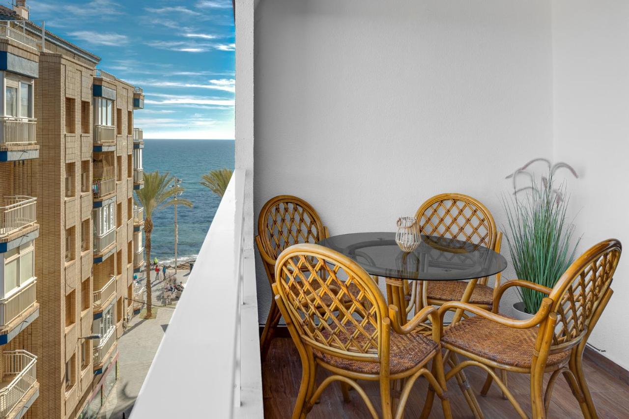 Cozy La Paz Apartment - B&B Torrevieja