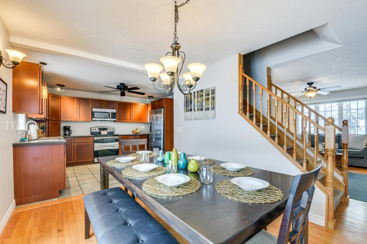 Spacious Family Home w/ Deck & Yard: 5 Mi to Stowe - Chambres d’hôtes Morristown