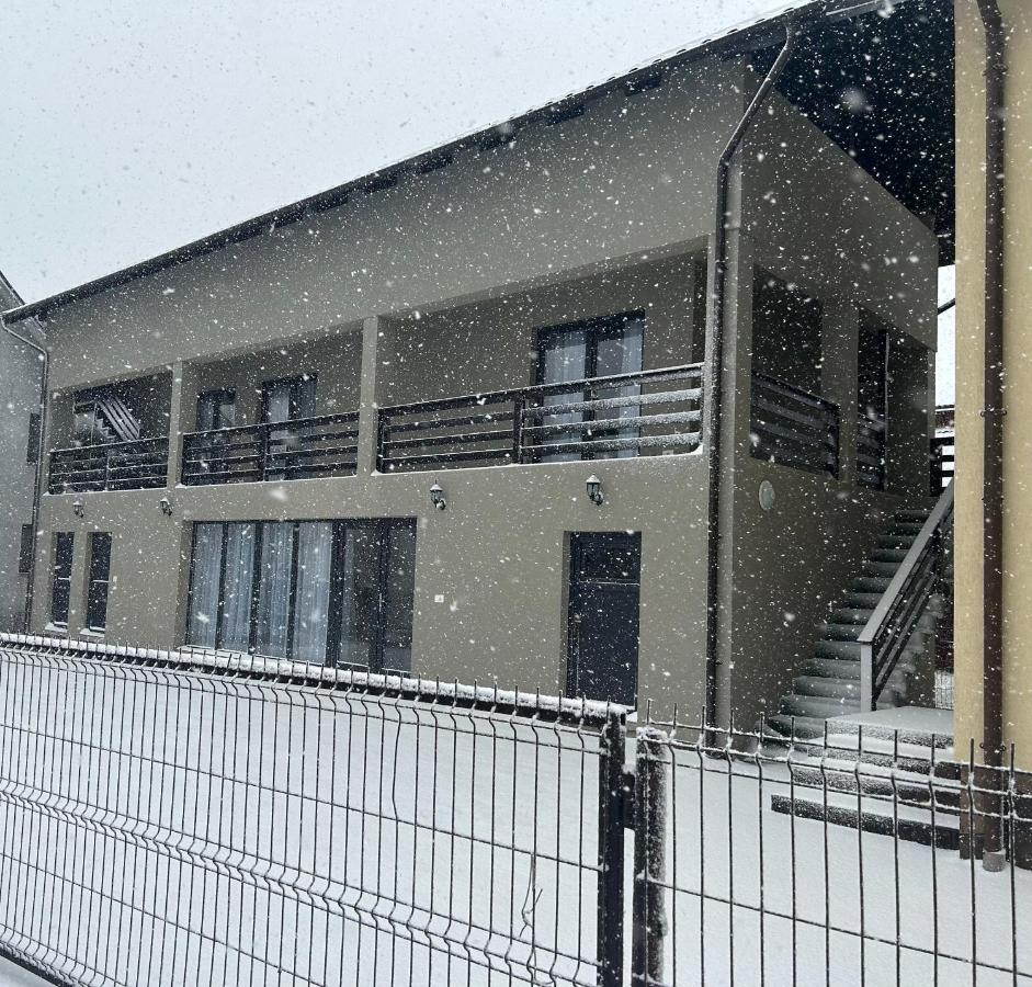 Casa La Poalele Pietrosului - B&B