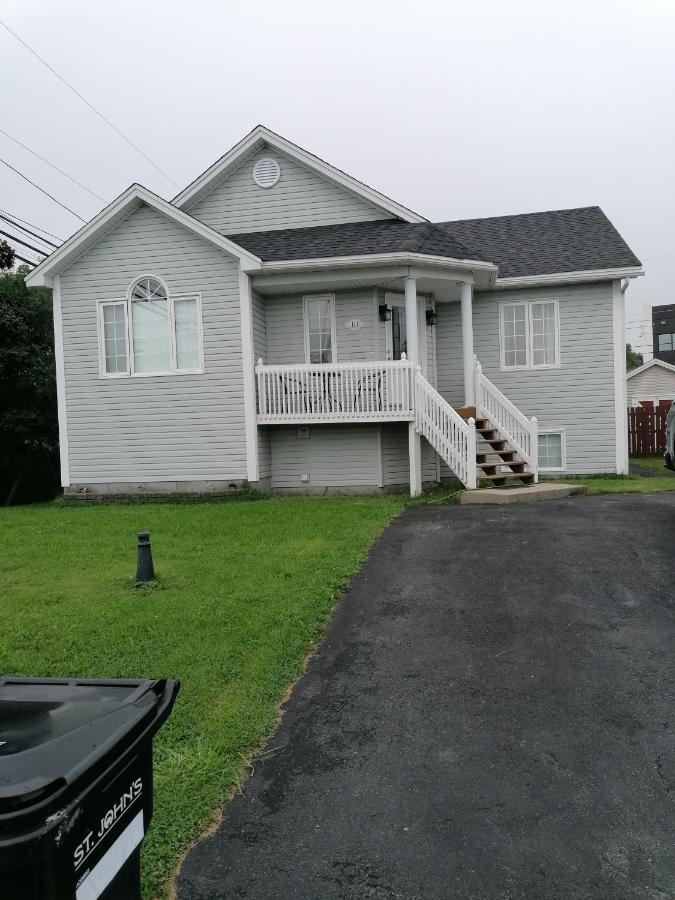 Two Bedroom Apartment Near St John's Airport - B&B