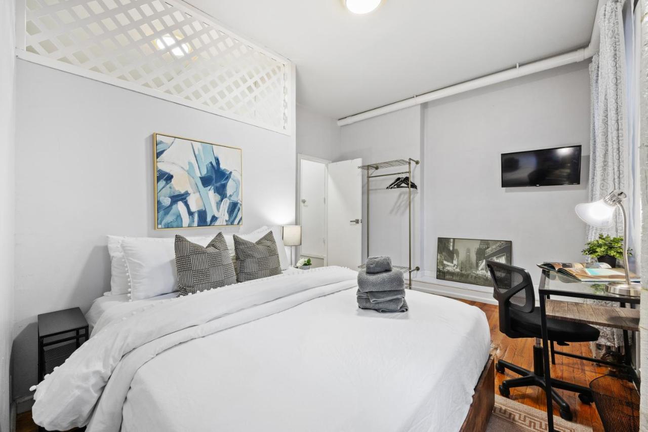 B&B New York City - Sleek 2BR - Walking distance to Times Square - Bed and Breakfast New York City