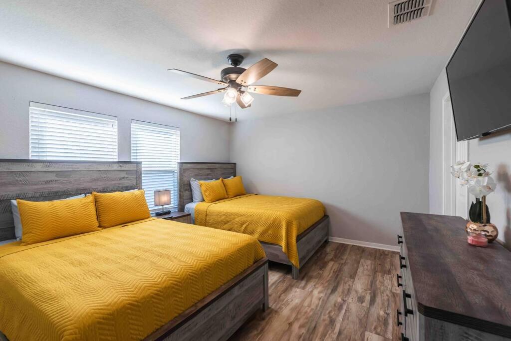 Spacious Family Home Near Seaworld and LAFB - B&B