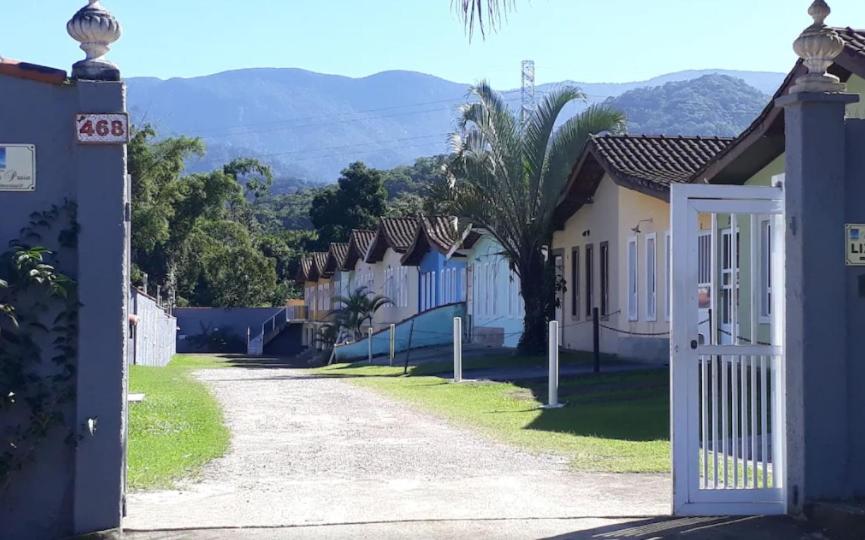 Condomínio Brisas da Praia com Wi-Fi - 300m da praia - B&B Ubatuba
