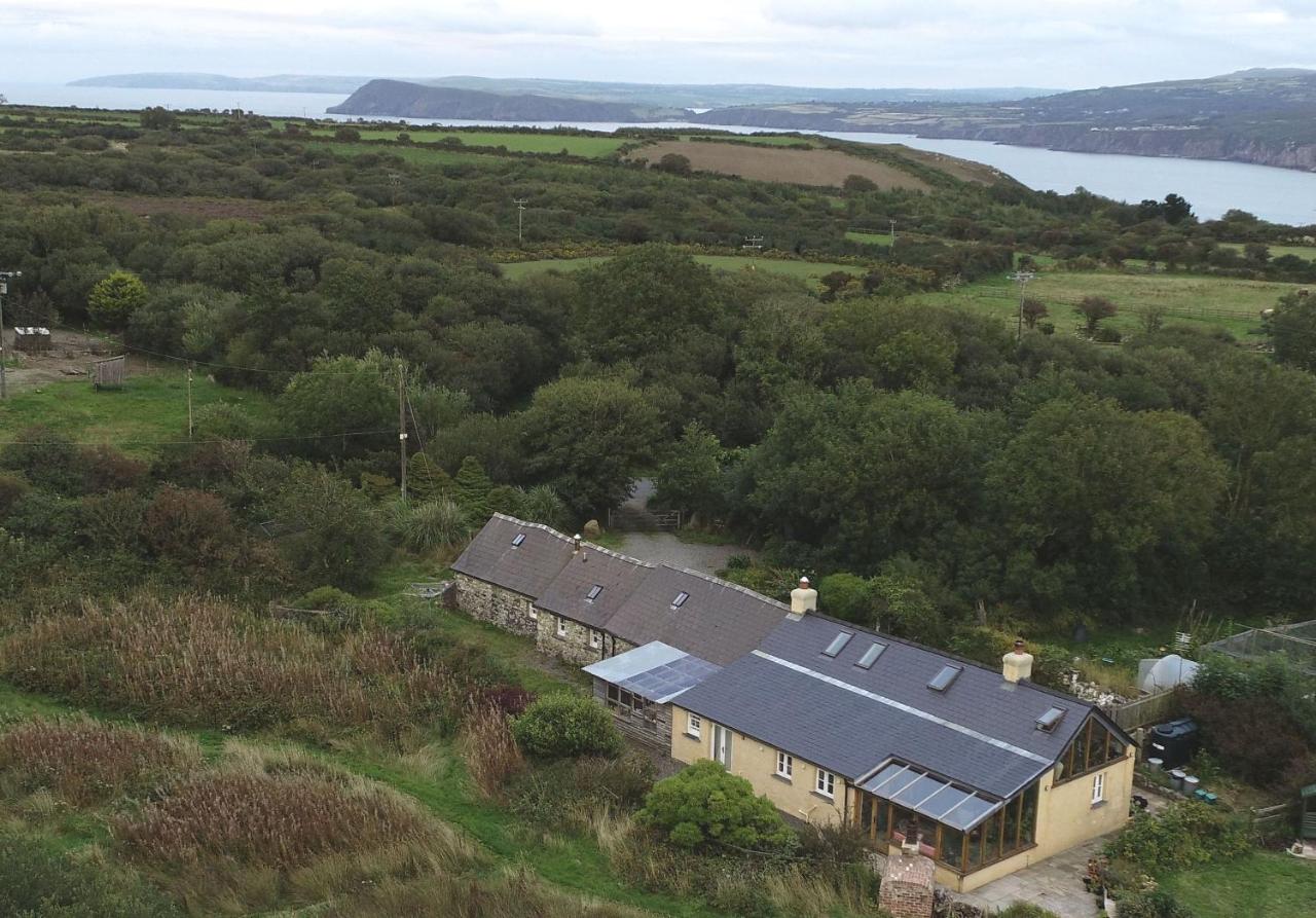 B&B Goodwick - The Cwtsh at Ffynnon Clun: unique. - Bed and Breakfast Goodwick