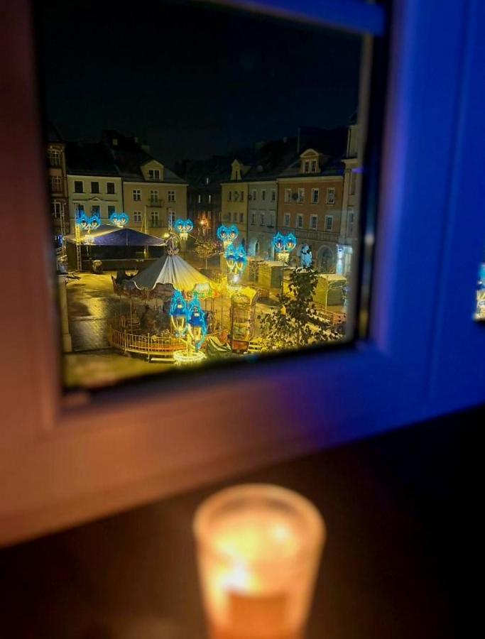 Rynek 23 LUX, apartament z widokiem na ratusz , parking free pod domem - Chambres d'hôtes Gliwice