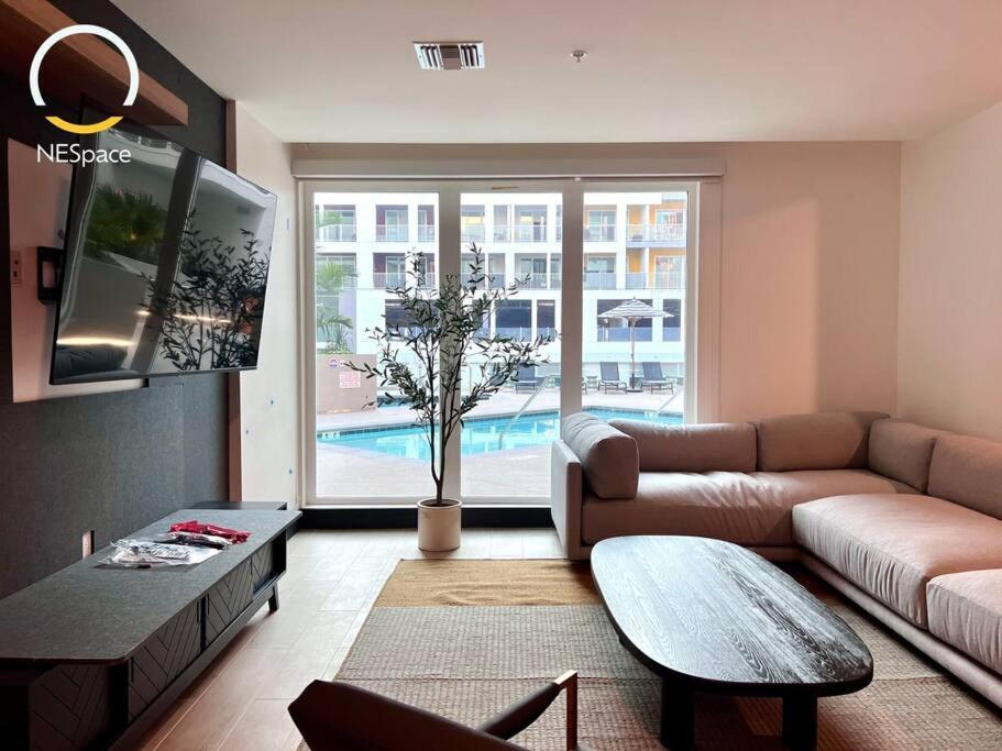 Urban Chic: Your Private 1B in heart of Koreatown - B&B Los Angeles