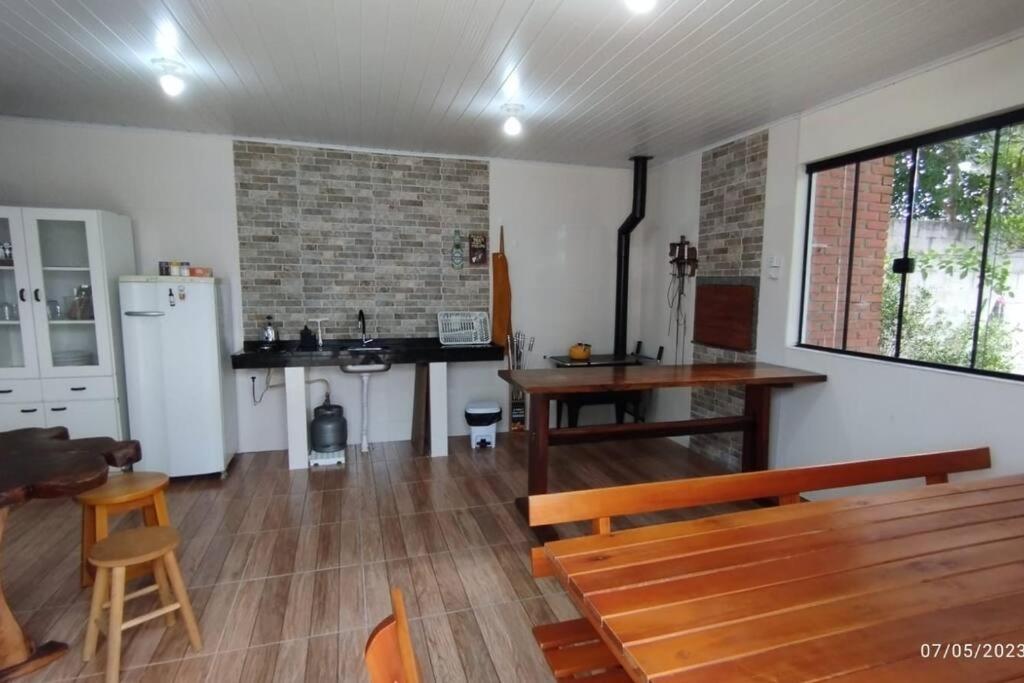 Edícula familiar - Ao lado BR277 - B&B