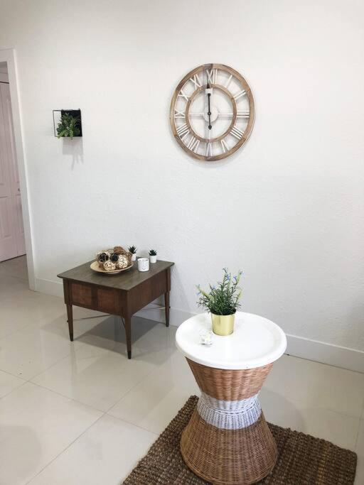 MODERN AND ECLECTIC APARMENT A STEPS THE BEACH - Bed and Breakfast Miami Beach