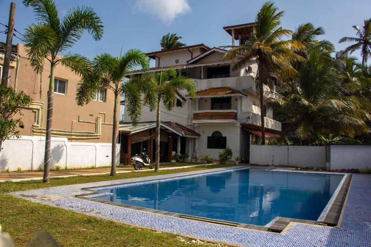 Varinias Beach Villa - B&B Negombo