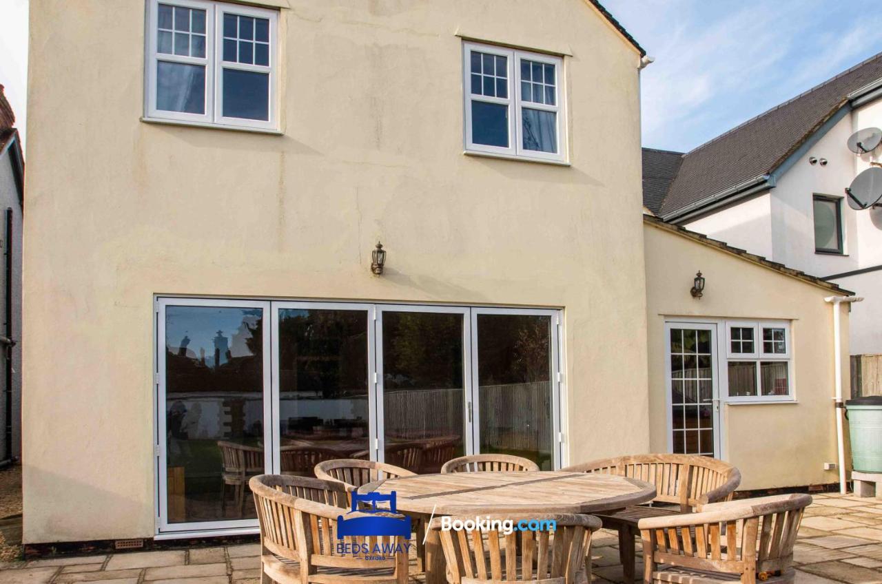 Tolkien View House in Oxford By Beds Away Short Lets & Serviced Accommodation With Outdoor Fireplace & Free Private Parking - Ferienwohnung