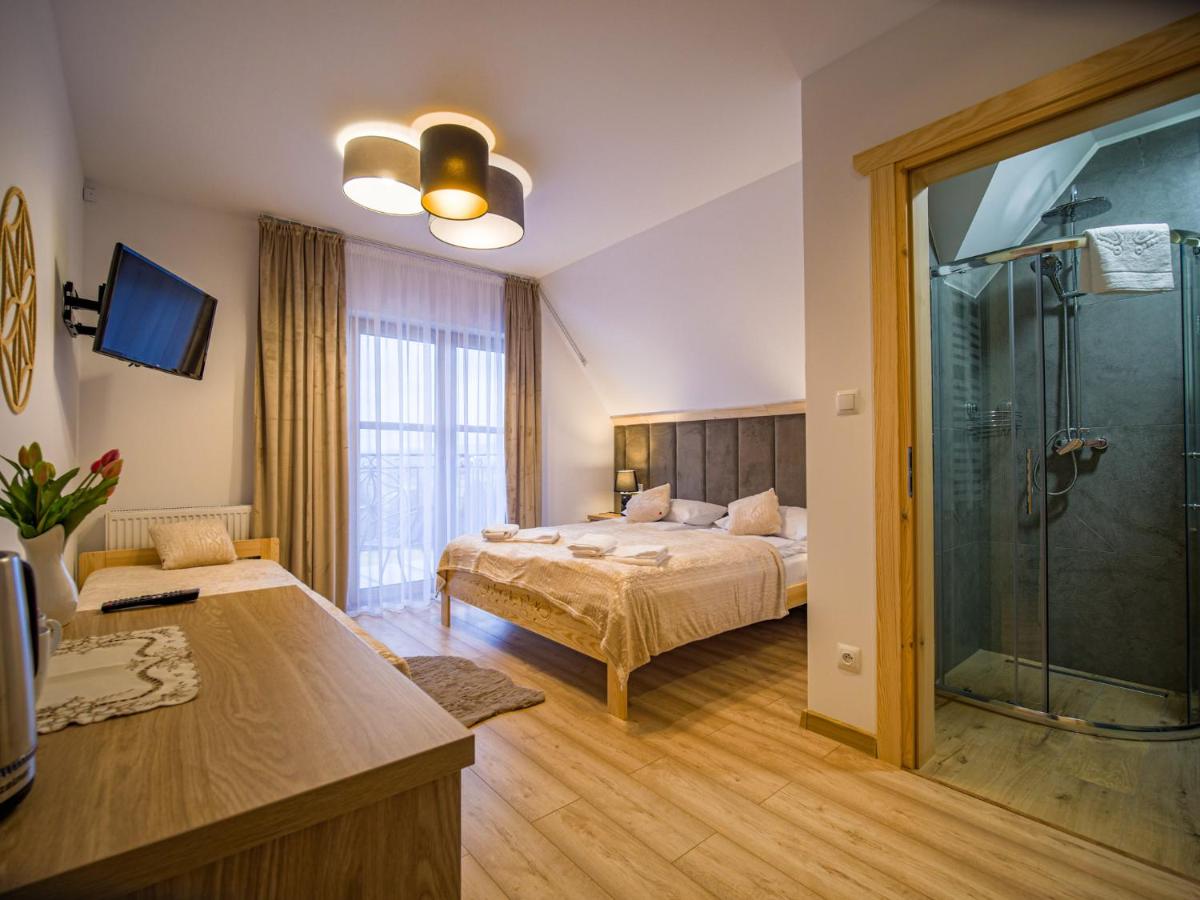 Doppel-/Zweibettzimmer mit Balkon