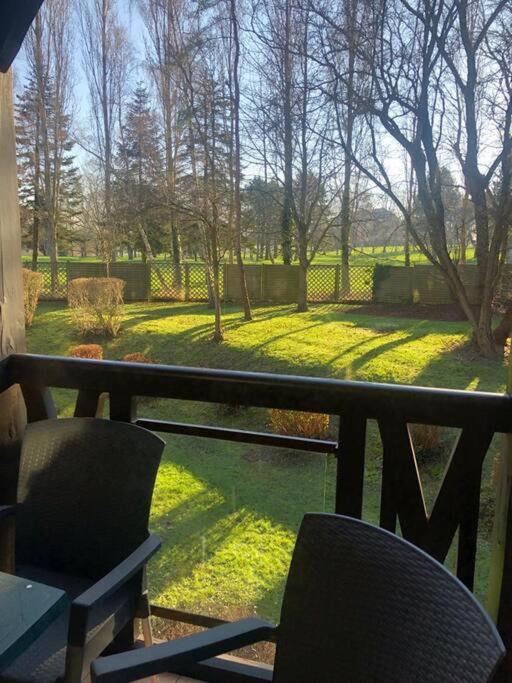 Balcon avec vue sur le Golf - Parking gratuit sur place et piscine chauffée - Ferienwohnung Deauville