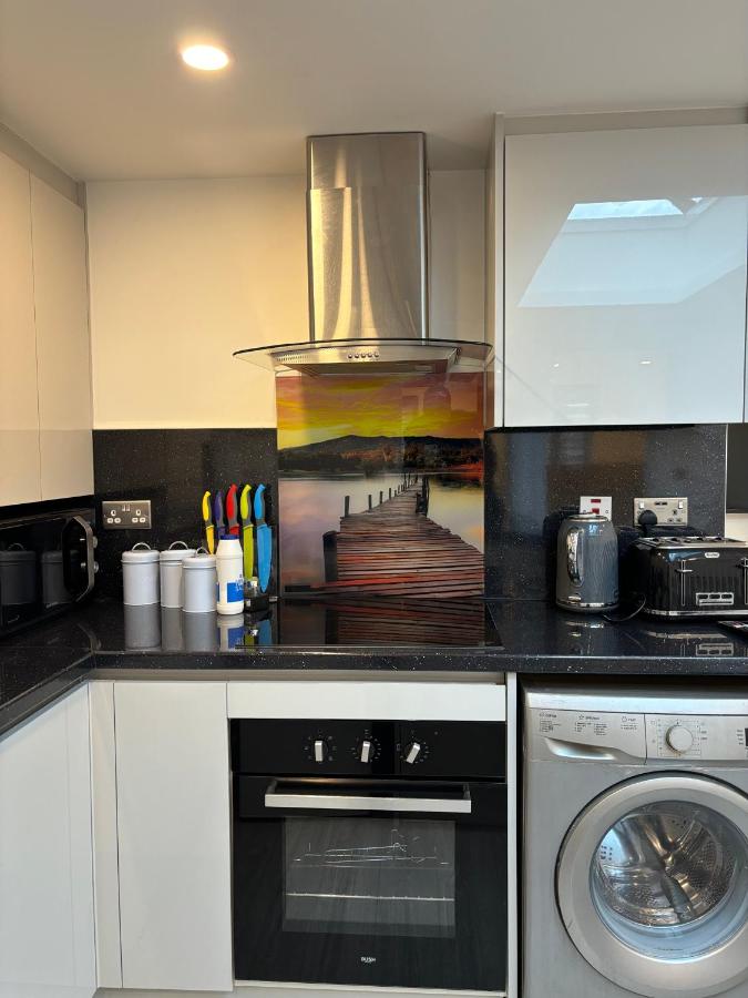 B&B High Wycombe - Newly Build 2BR Property with free parking - Bed and Breakfast High Wycombe