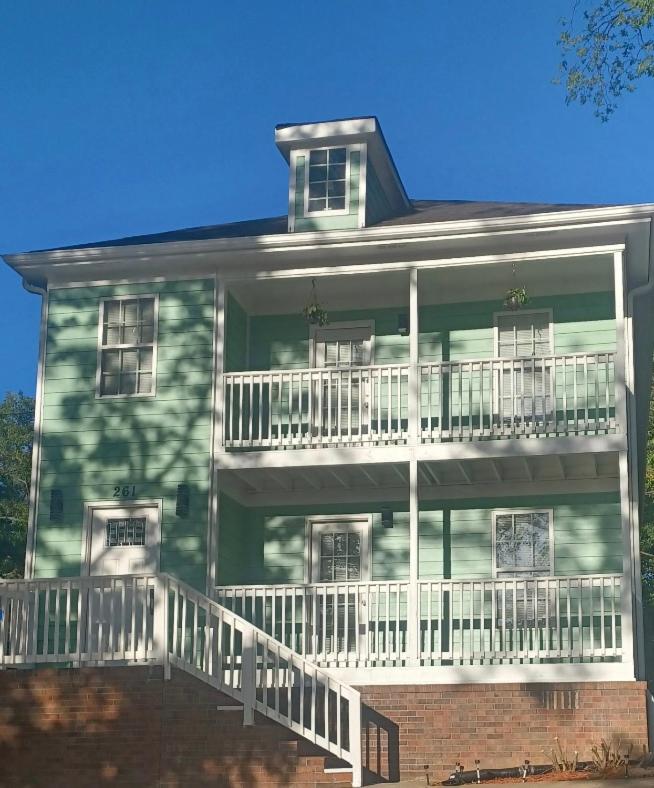 Vine City Home - Duplex - 3 Mins From GWCC & Mercedes- Benz Stadium - Bed and Breakfast