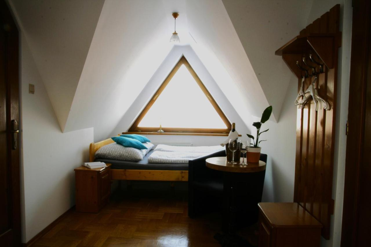 Economy Triple Room