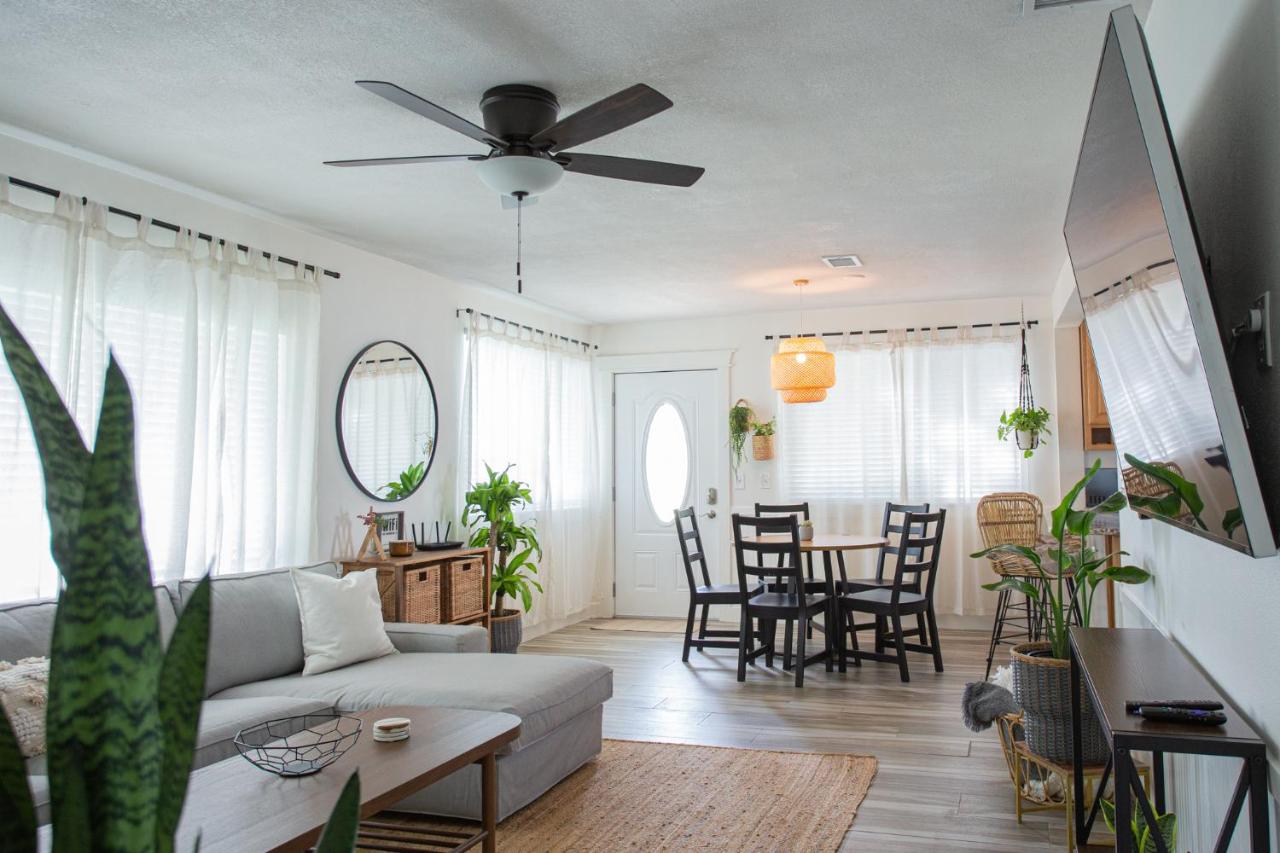 Corner Casa (w Bikes!) Beach Home (3bd/2ba) - B&B