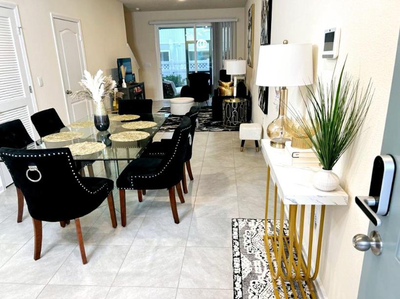 B&B Orange Park - Orange Park Townhome Vacation Rental with Patio! - Bed and Breakfast Orange Park