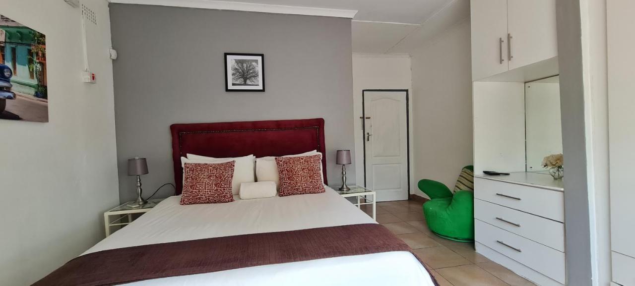 Deluxe Queen Room