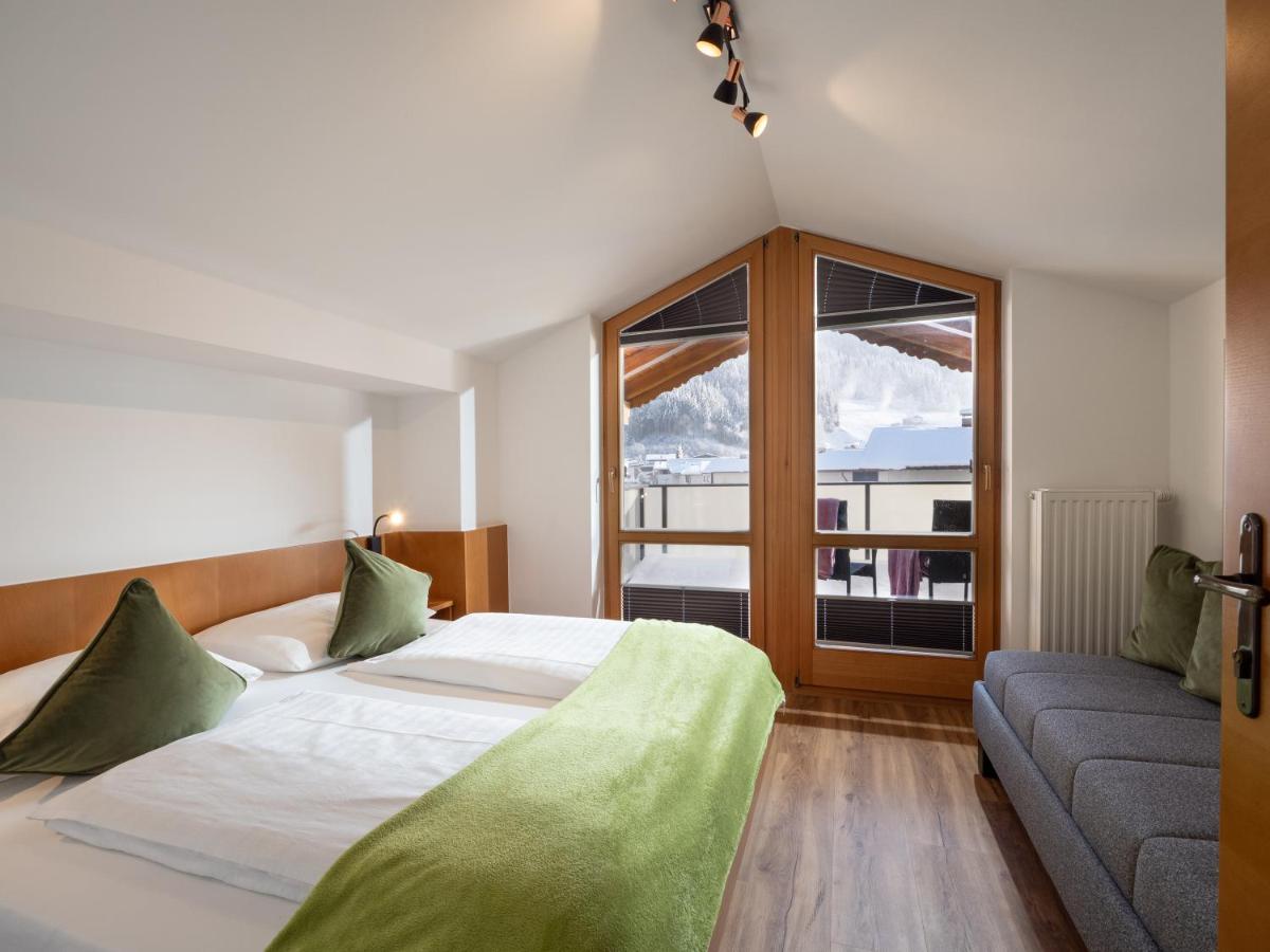 Apartment with Mountain View