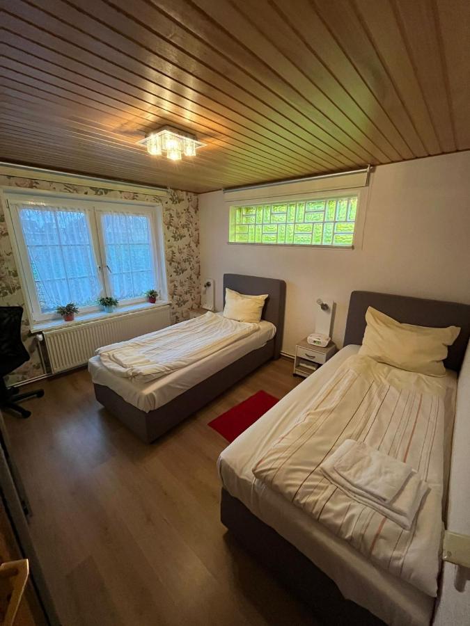 B&B Neumünster - Unterkunft mit Terrasse für drei Personen - Bed and Breakfast Neumünster