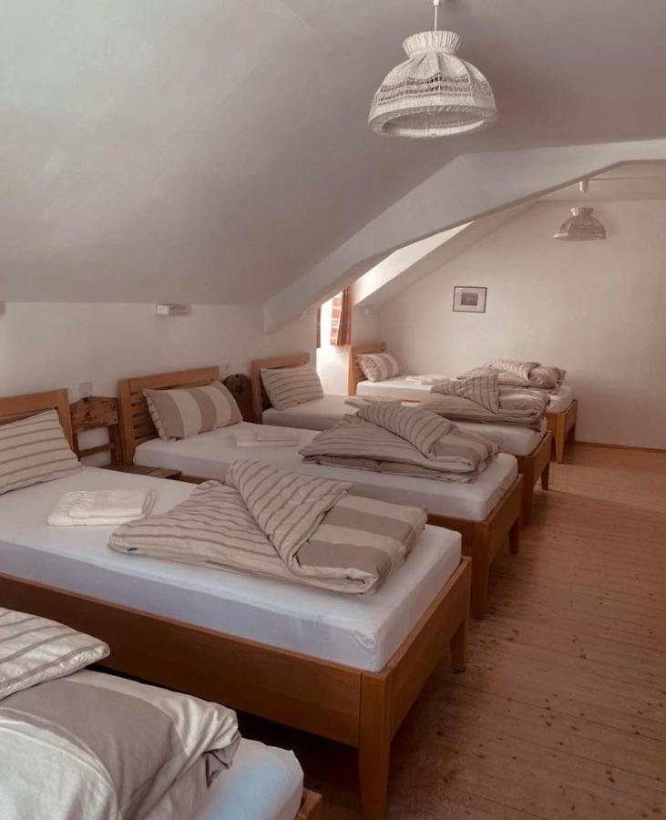 Chambre Familiale avec Salle de Bains Commune