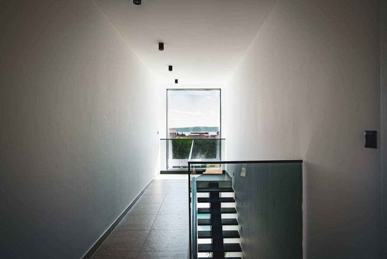 Modern Sea View Villa, Private Pool, Whirlpool, Calm & Beach Near - Chambres d'hôtes Kutleše