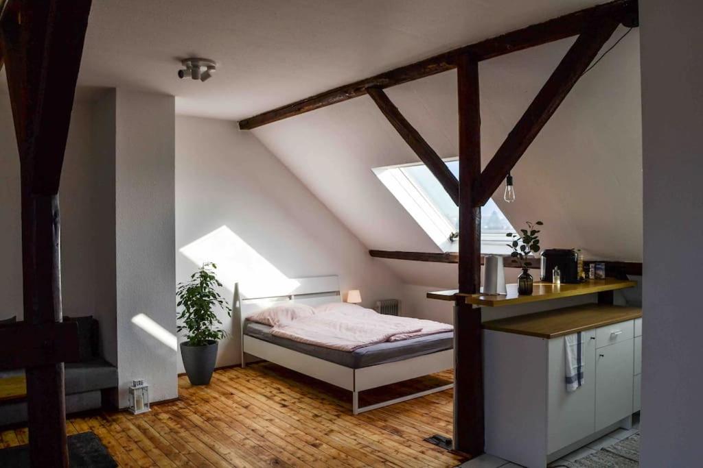 B&B Cologne - Schöne Dachgeschosswohnung nahe Köln - Bed and Breakfast Cologne