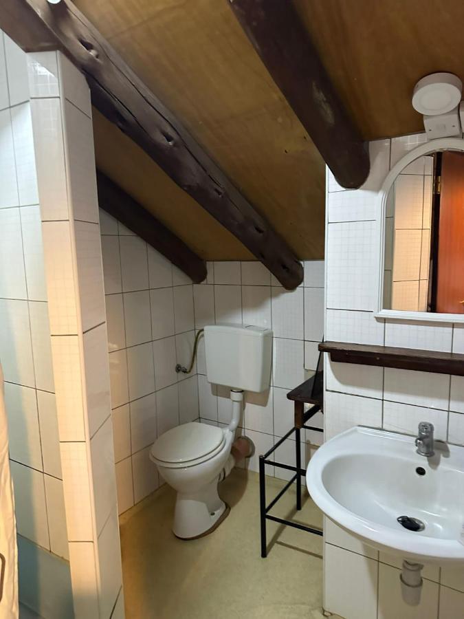 Doppel- oder Zweibettzimmer