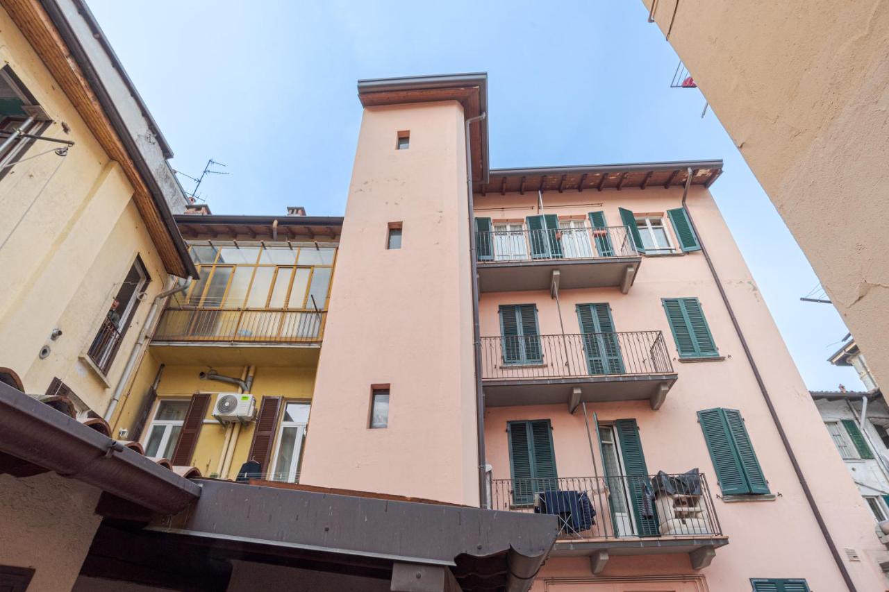 Cozy Apt with Balcony- Como City Center! - Bed and Breakfast