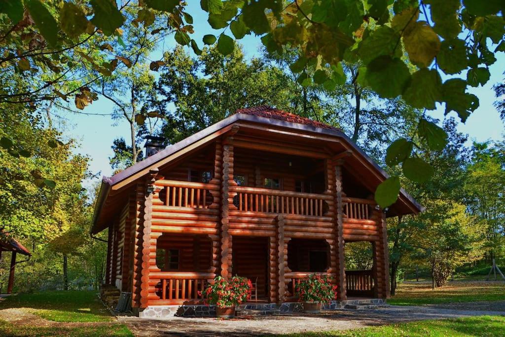 Luxury Chalet at Podlipje Estate - B&B