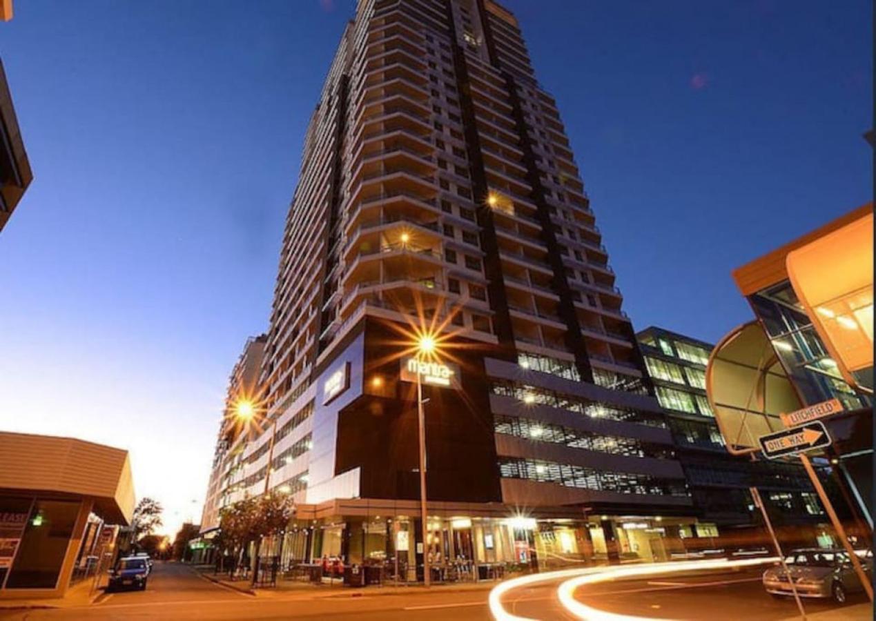 18th Floor Seaview Exec Style King Bed Apartment - Bed and Breakfast Darwin