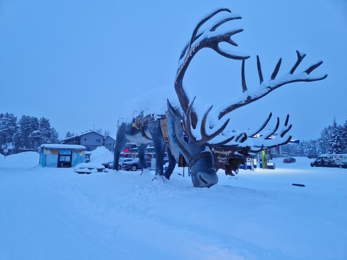 Holiday Home Ylläs-helmi - loistosijainti! - Chambres d’hôtes Äkäslompolo