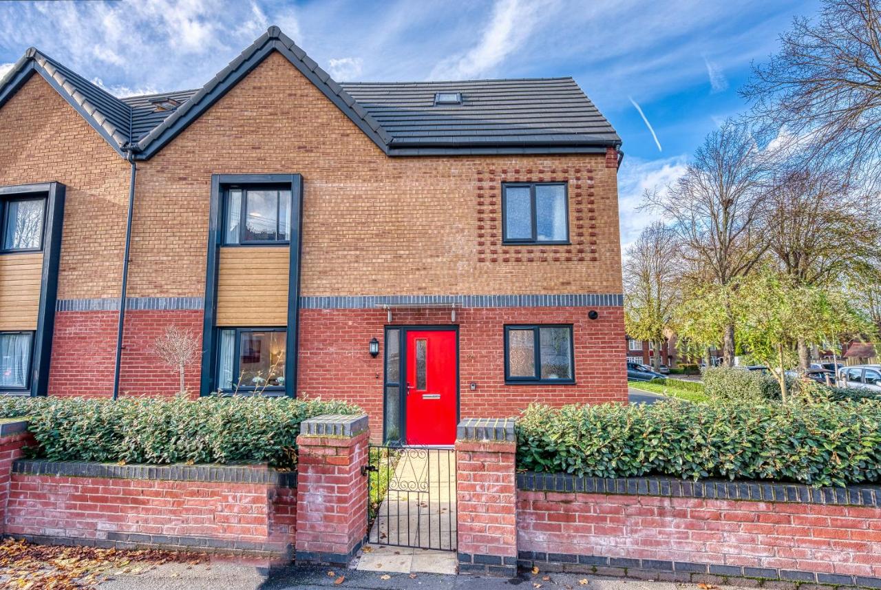 Large 5 Bed House near NEC, BHX AIRPORT, HS2, Private Parking - B&B