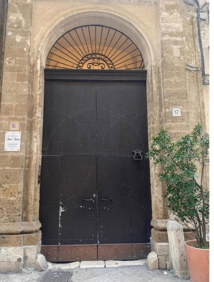 Traditional apartment in old city - B&B Bari